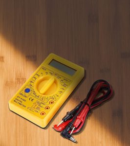 كيفية اختبار الاستمرارية باستخدام مقياس رقمي متعدد