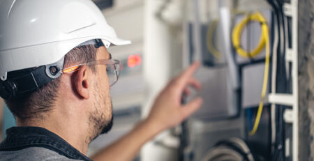 مهارات كهربائية بسيطة للبيت