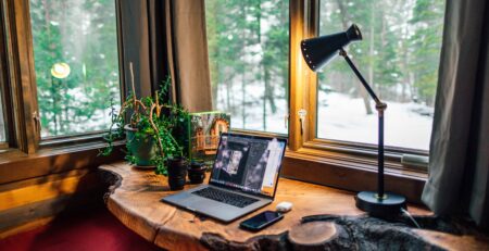 إضاءة المكتب المنزلي.